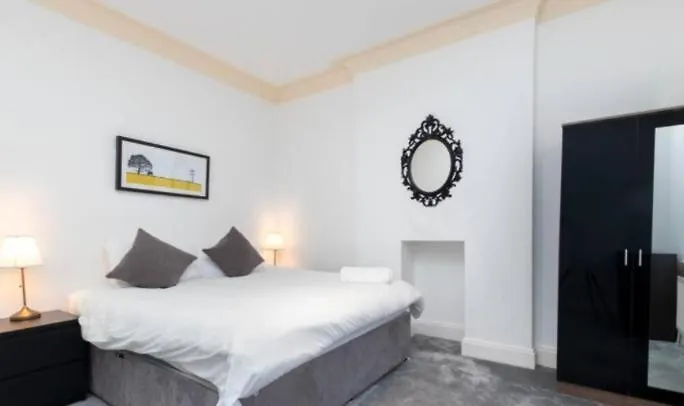 Chelsea Charm Radiant 3Br Apartment Elegance